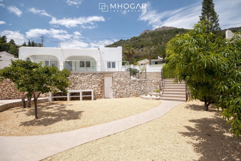 Calpe - Frumoasă vilă în stil mediteranean cu vedere la mare, de vânzare!